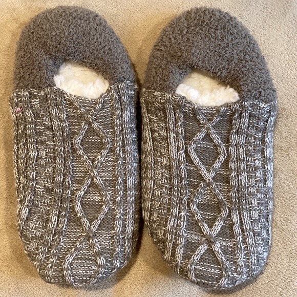 Slipper Socks, Sweater Material outside, Sherpa Lining, Beige, Fits Size 7-9 - Picture 1 of 3